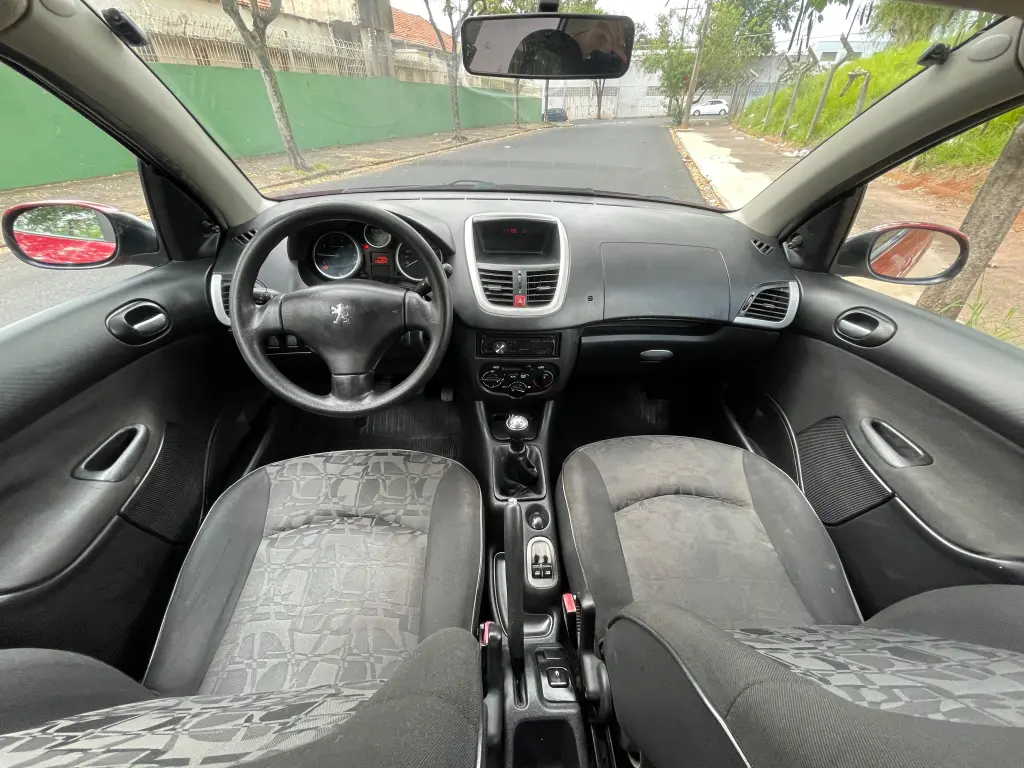 PEUGEOT 207 Hatch - Foto