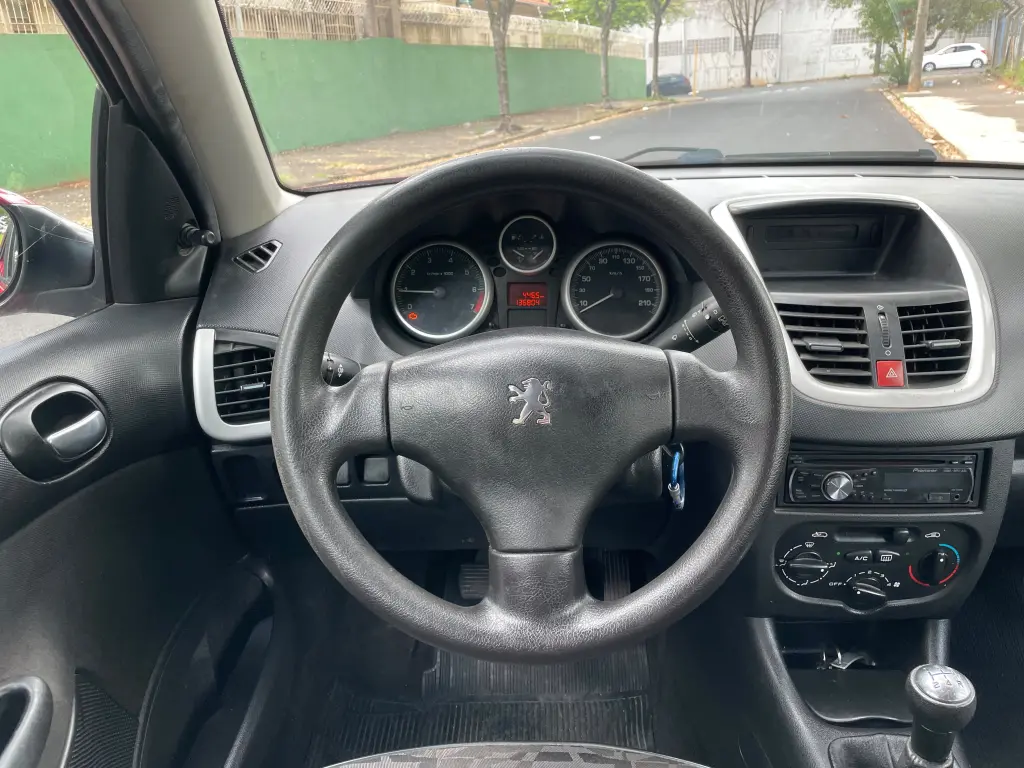 PEUGEOT 207 Hatch - Foto