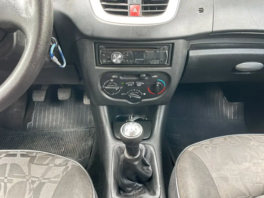 PEUGEOT 207 Hatch - Foto