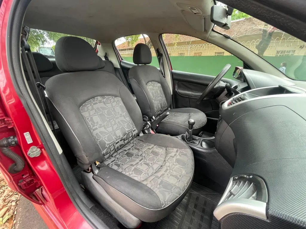 PEUGEOT 207 Hatch - Foto