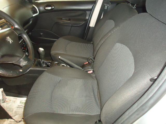 PEUGEOT 207 Sedan - Foto