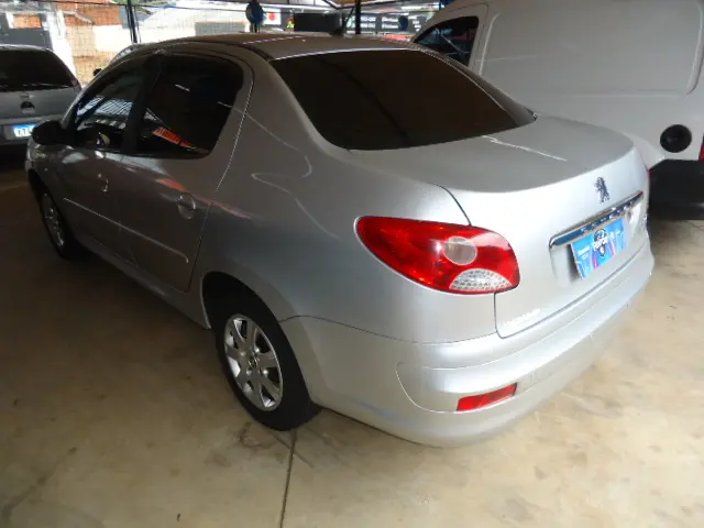 PEUGEOT 207 Sedan - Foto