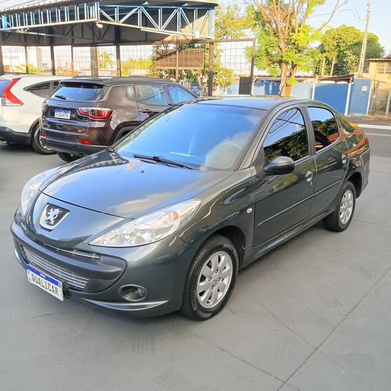 PEUGEOT 207 Sedan - Foto