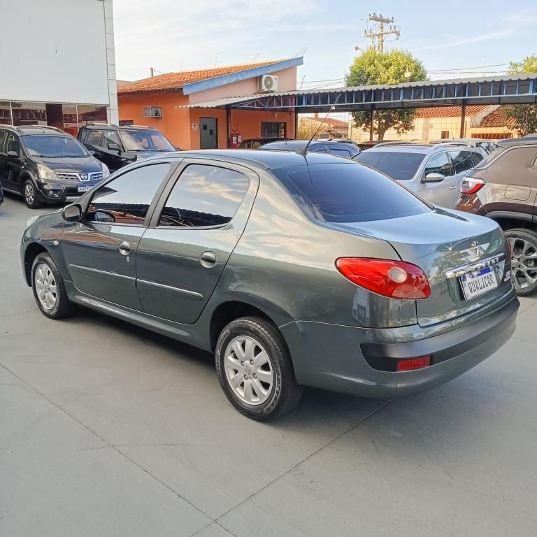 PEUGEOT 207 Sedan - Foto