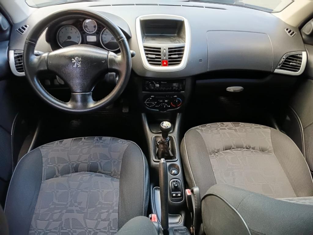 PEUGEOT 207 Sedan - Foto