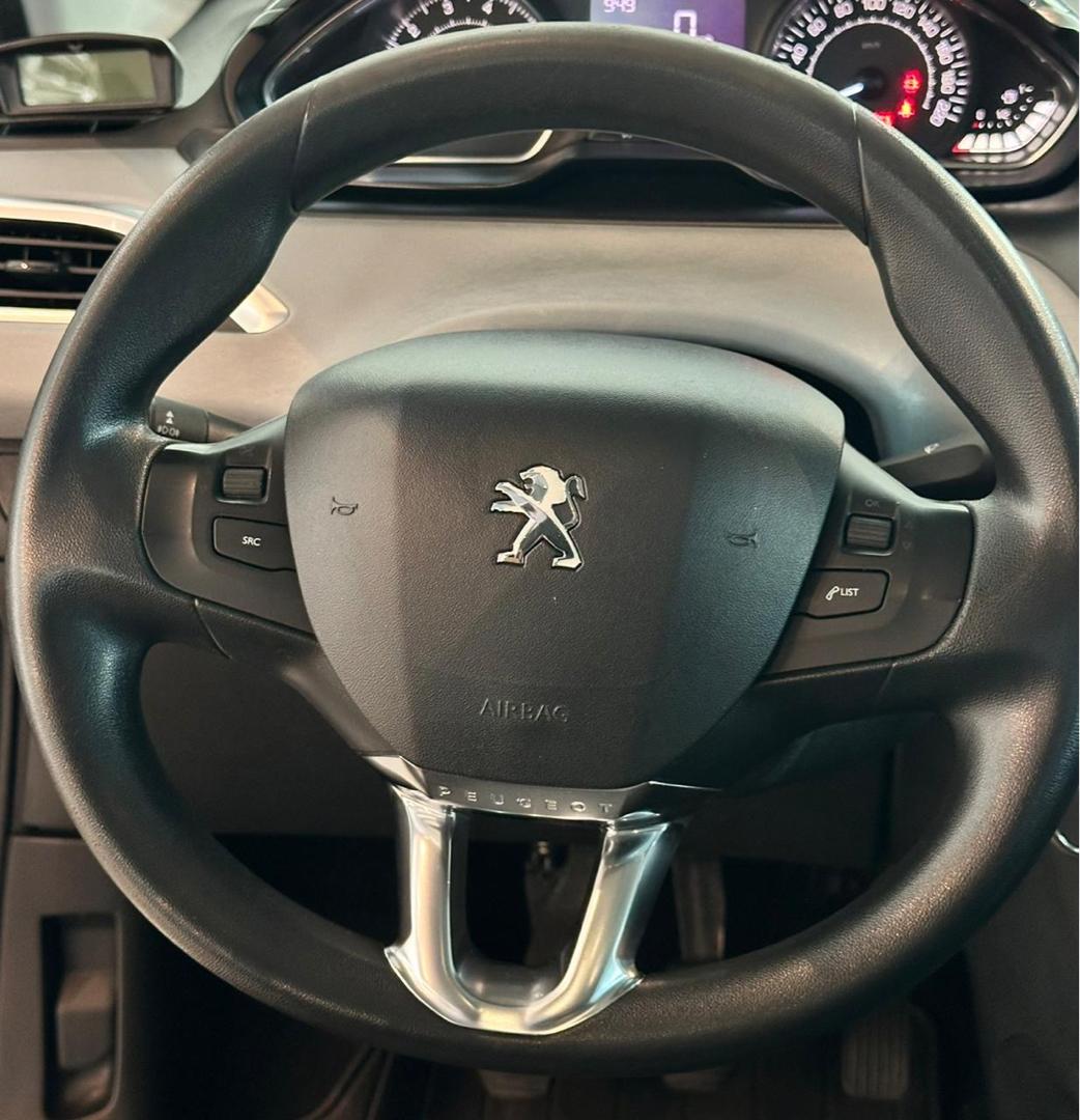 PEUGEOT 208 - Foto