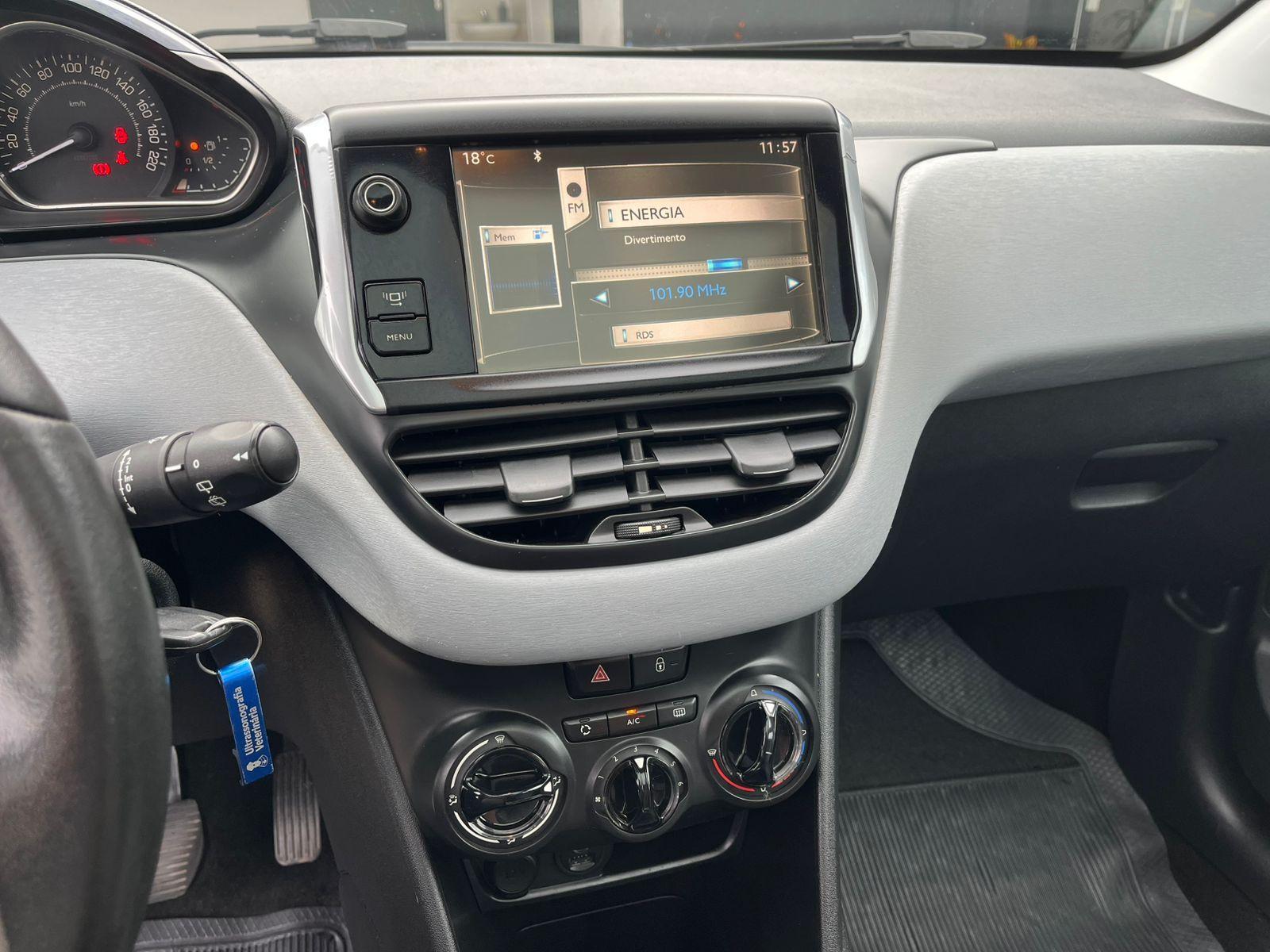 PEUGEOT 208 - Foto