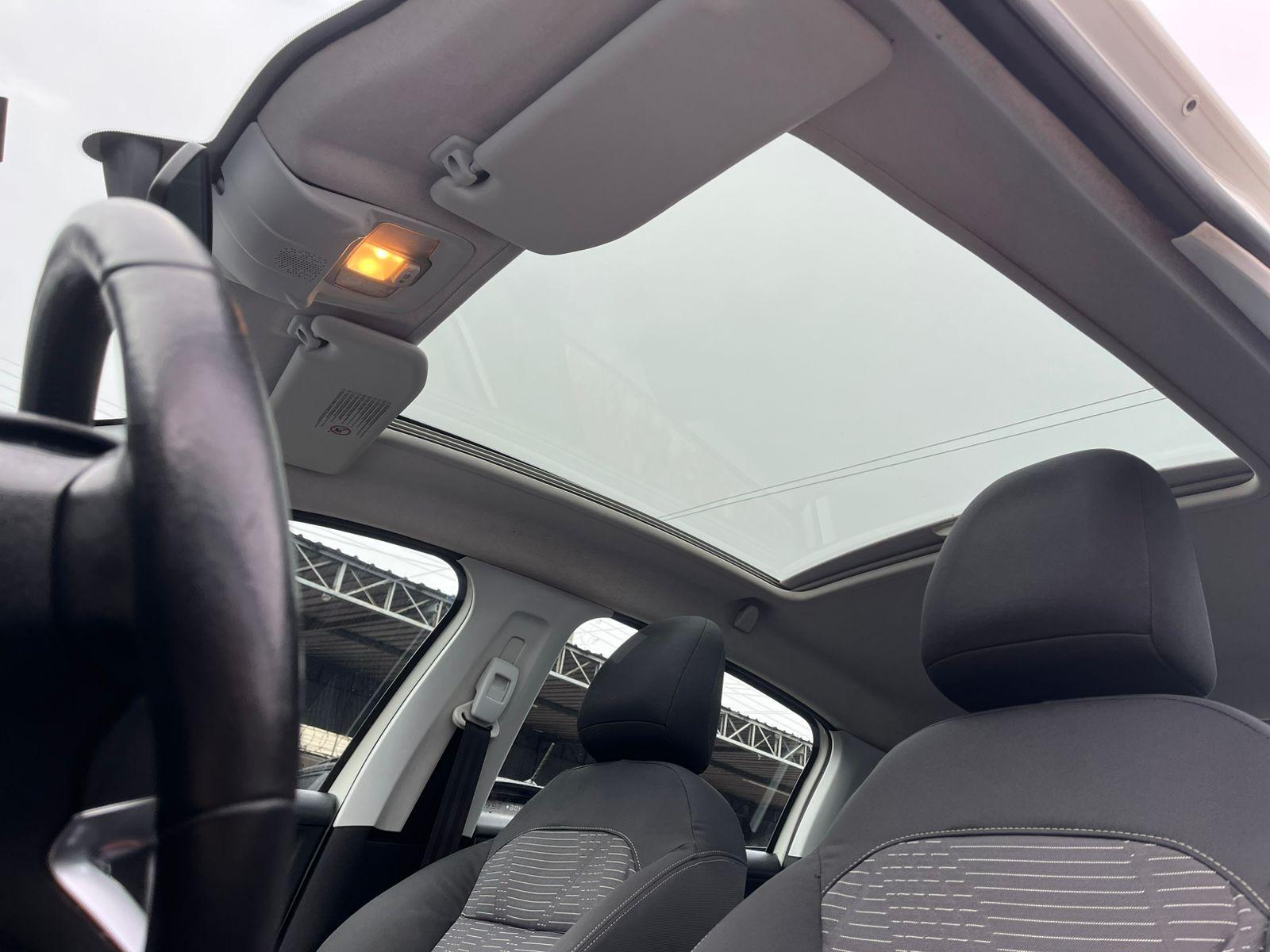 PEUGEOT 208 - Foto