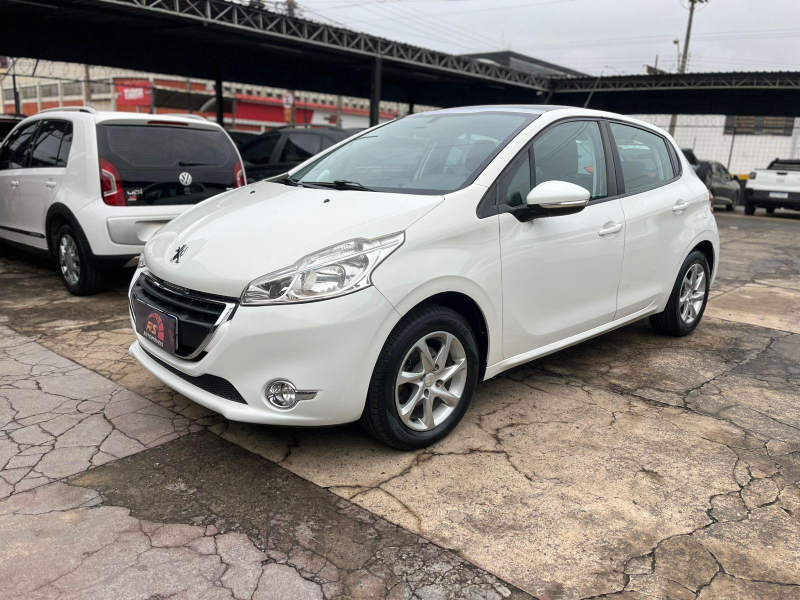 PEUGEOT 208