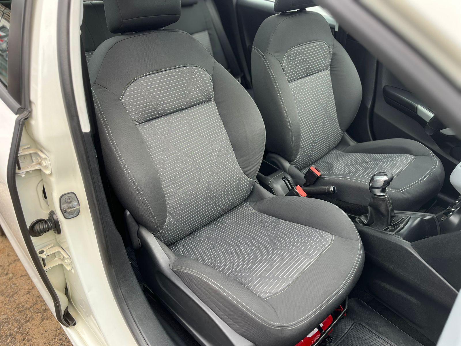PEUGEOT 208 - Foto