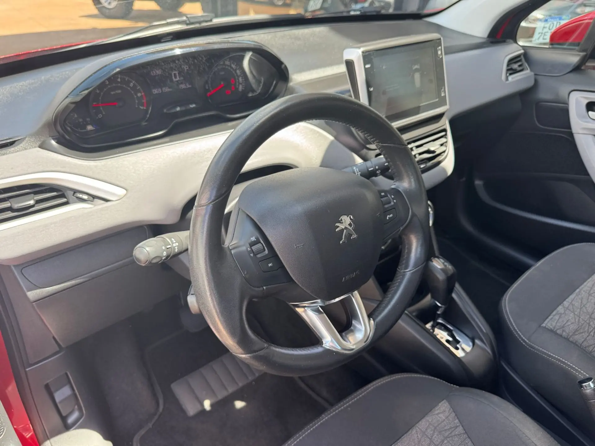 PEUGEOT 208 - Foto