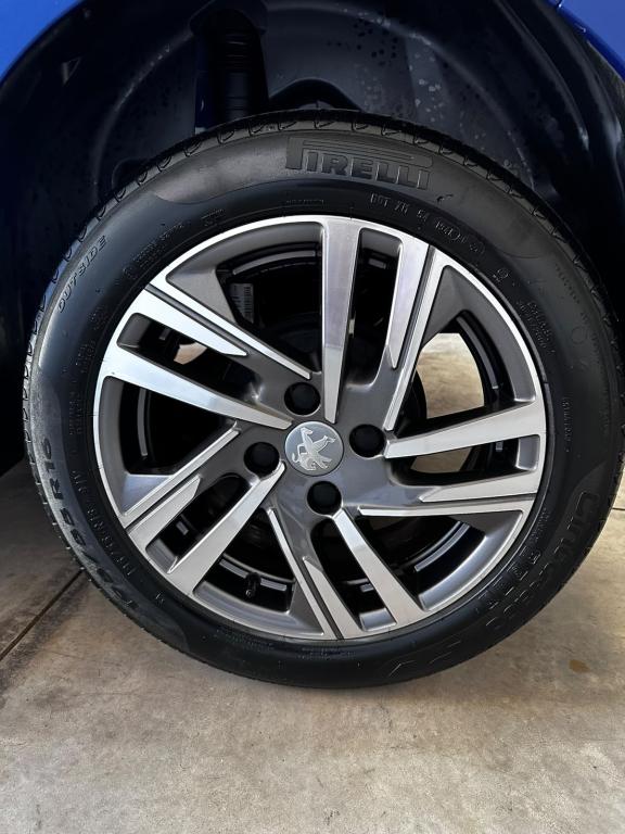 PEUGEOT 208 - Foto