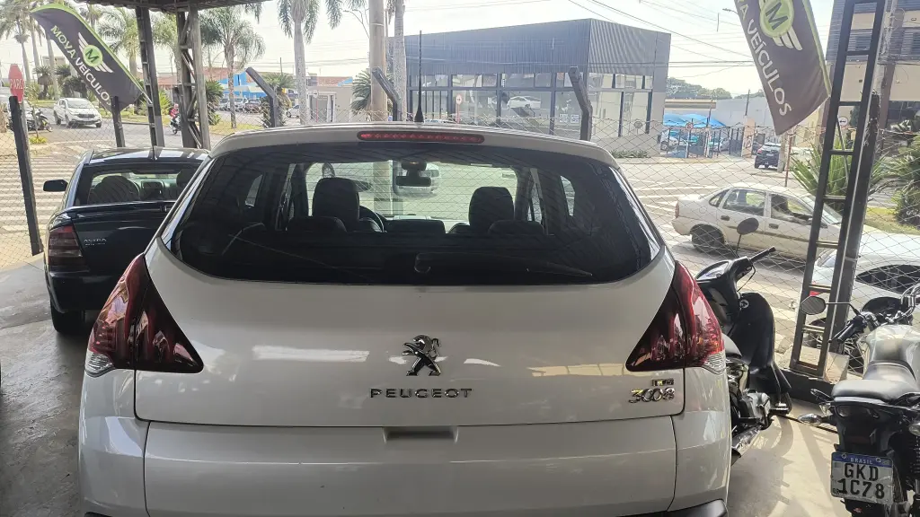 PEUGEOT 3008 - Miniatura