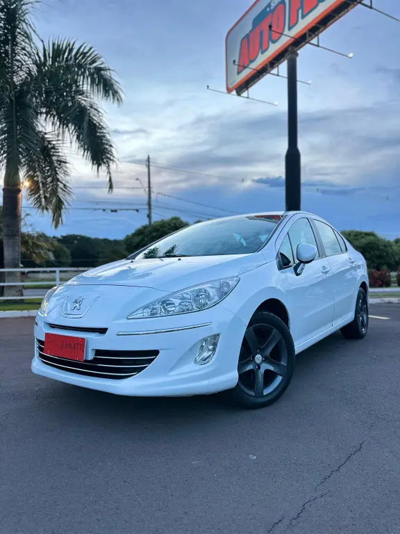 PEUGEOT 408 Sedan - Foto