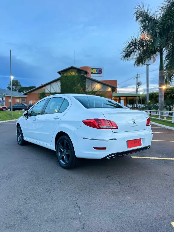 PEUGEOT 408 Sedan - Foto