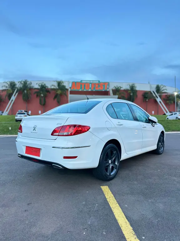 PEUGEOT 408 Sedan - Foto