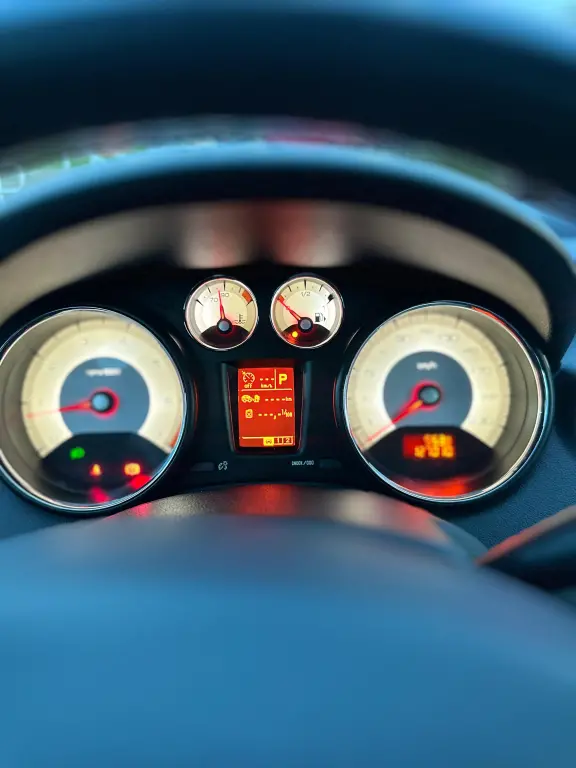 PEUGEOT 408 Sedan - Foto