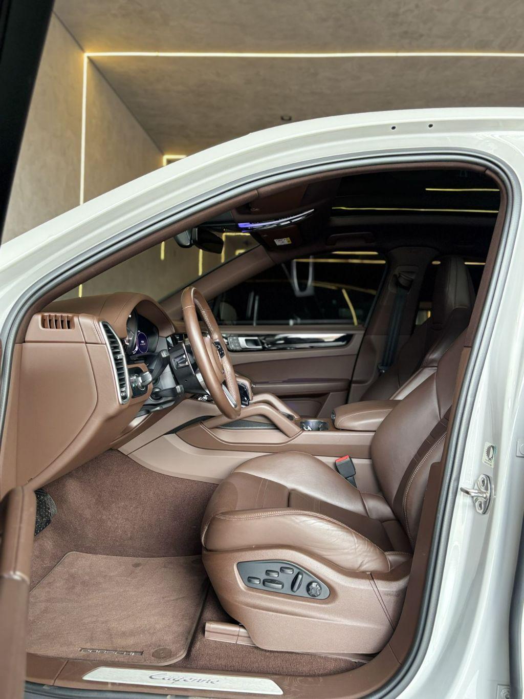 PORSCHE Cayenne - Foto