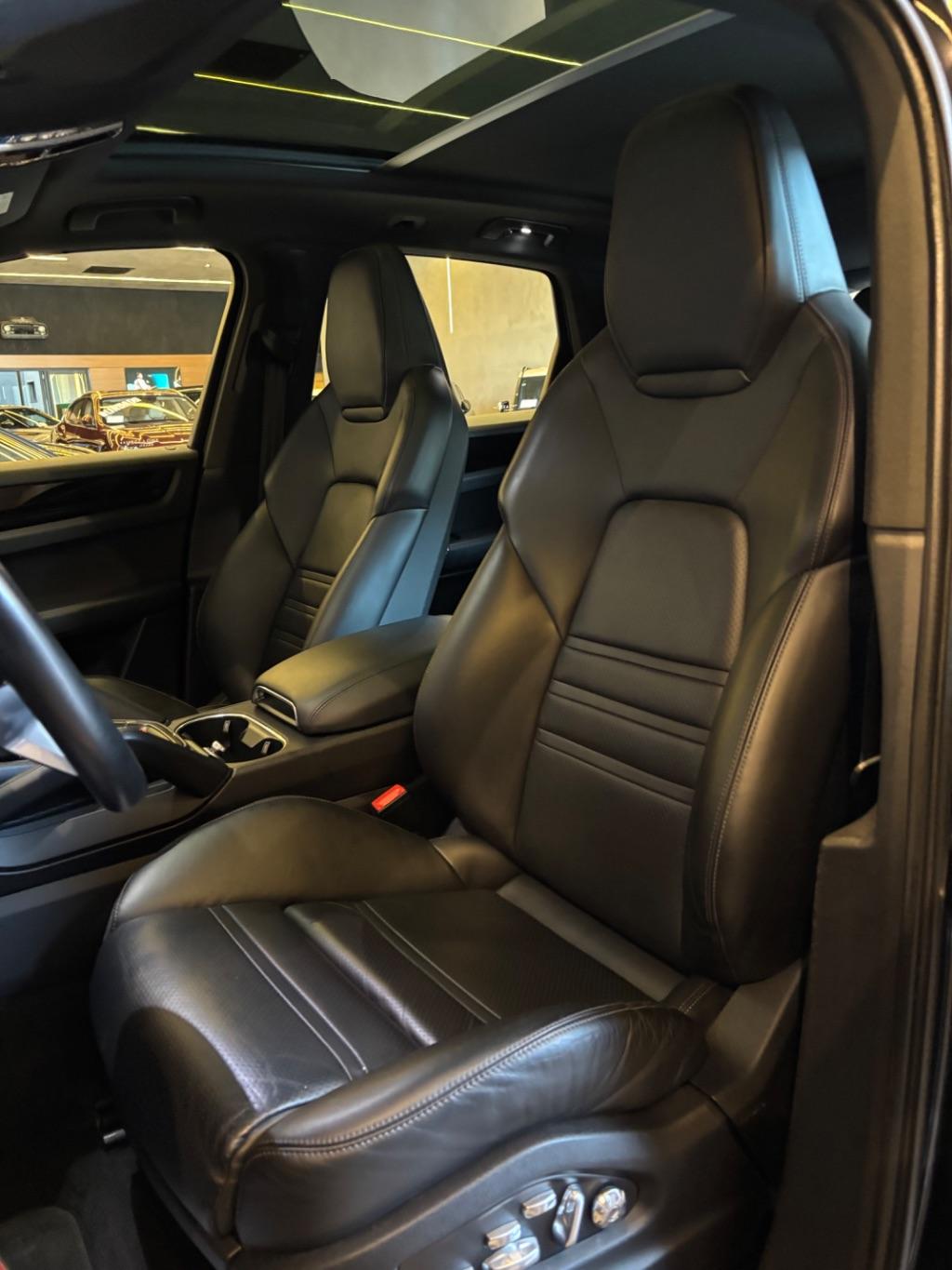PORSCHE Cayenne - Foto