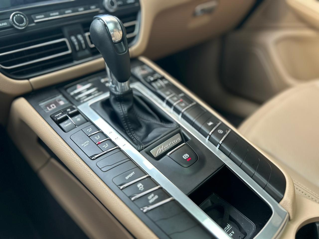 PORSCHE Macan - Foto