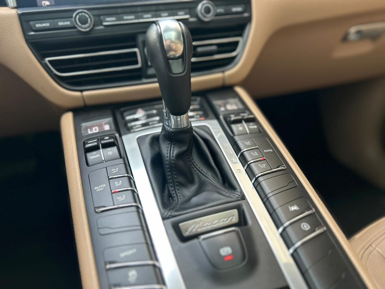 PORSCHE Macan - Foto