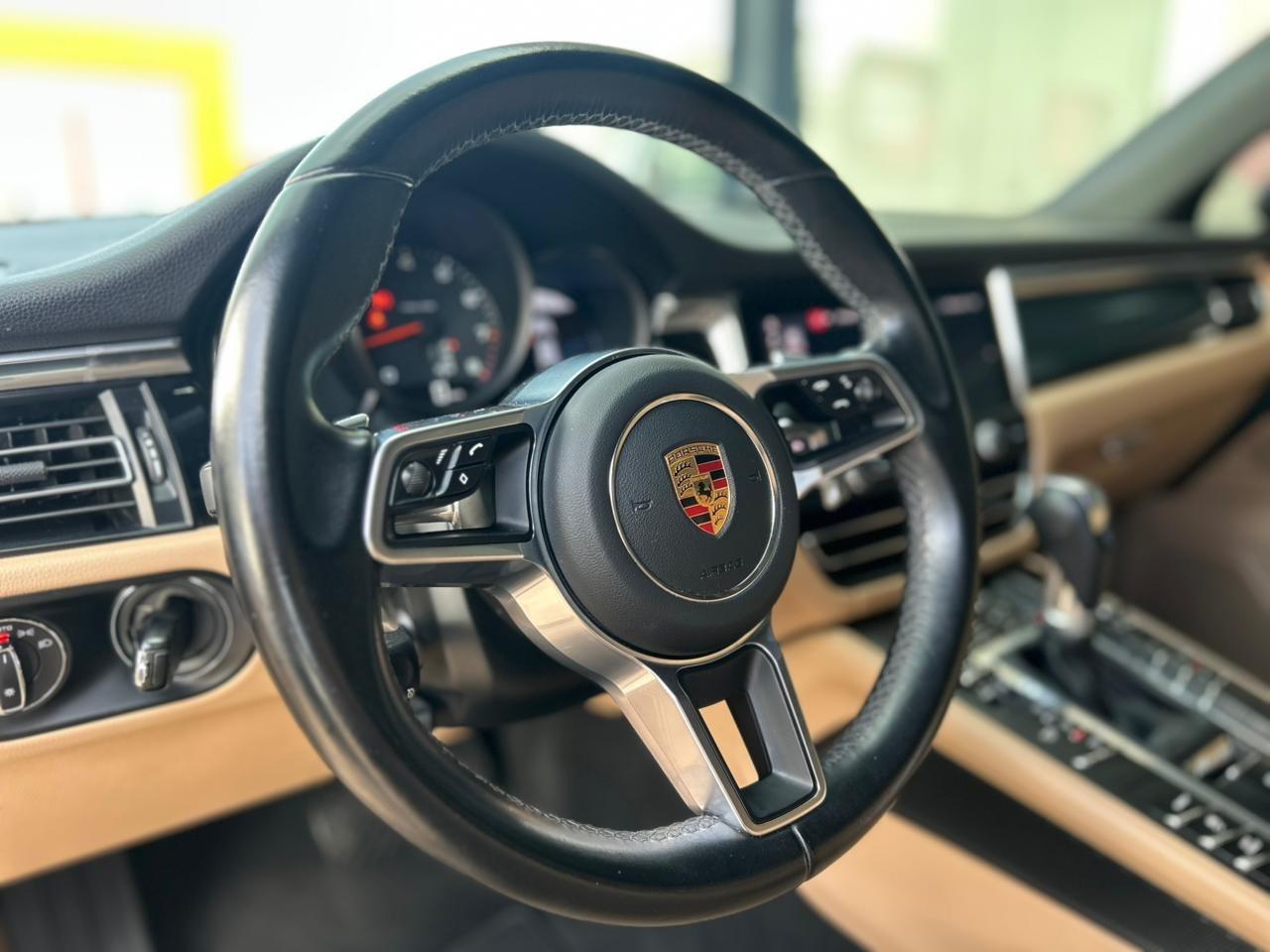 PORSCHE Macan - Foto