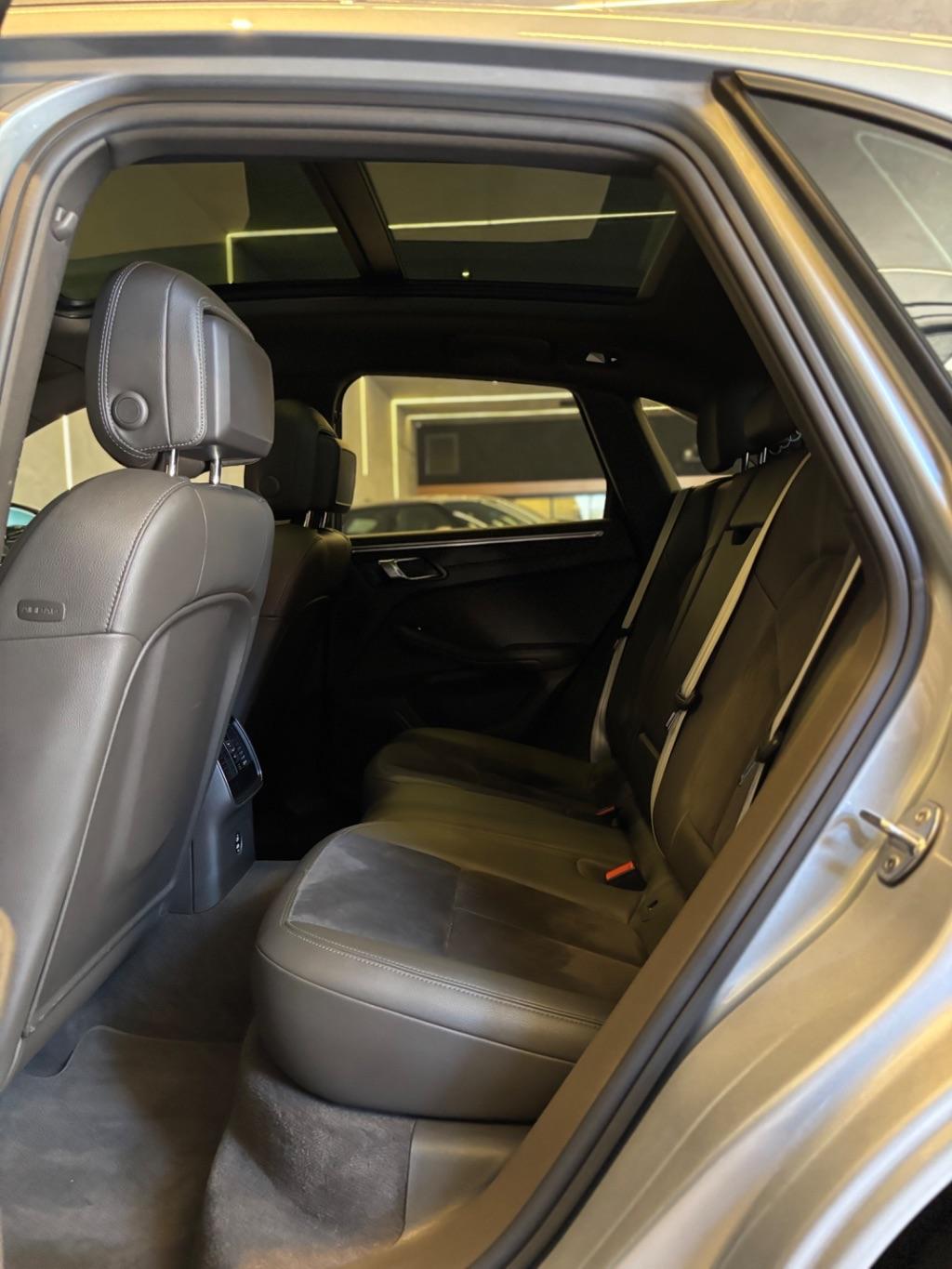 PORSCHE Macan - Foto