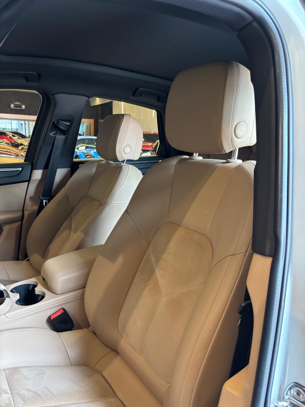 PORSCHE Macan - Foto