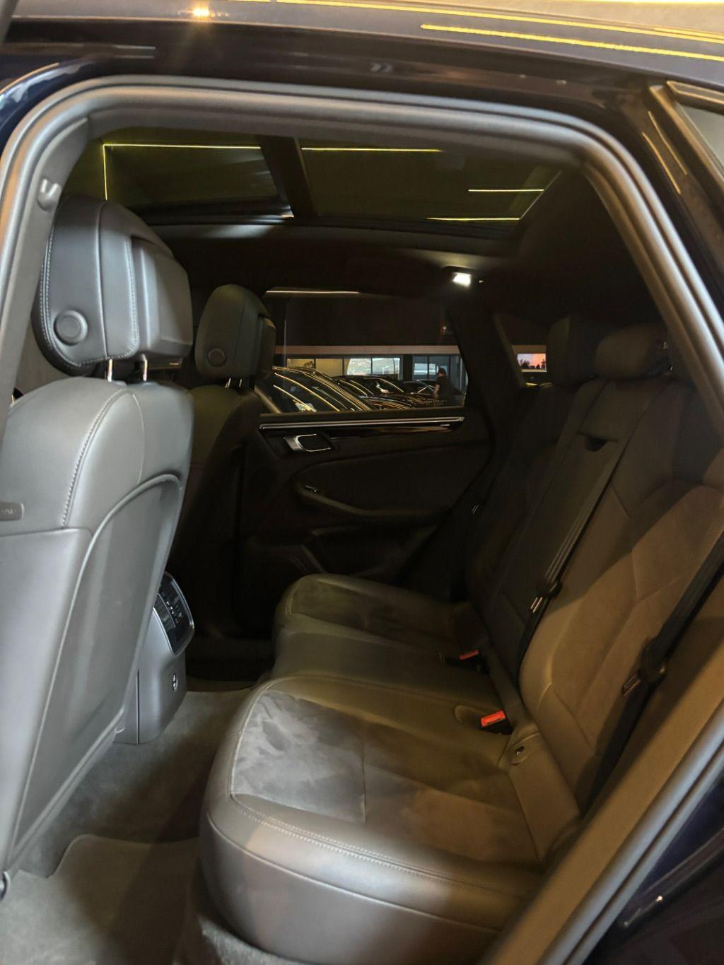 PORSCHE Macan - Foto