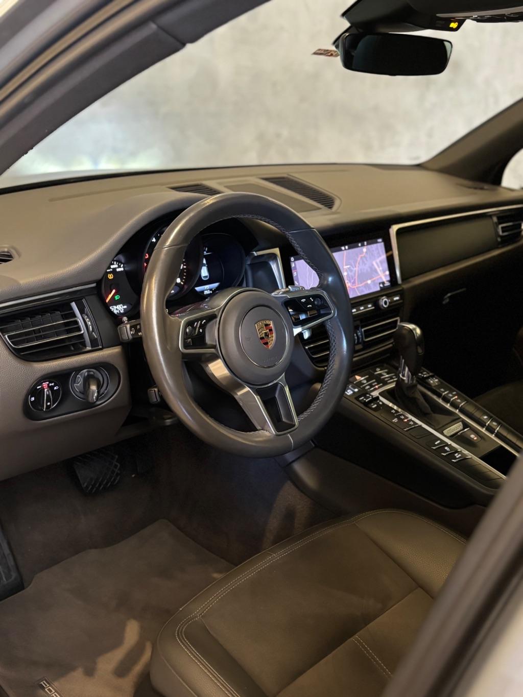 PORSCHE Macan - Foto