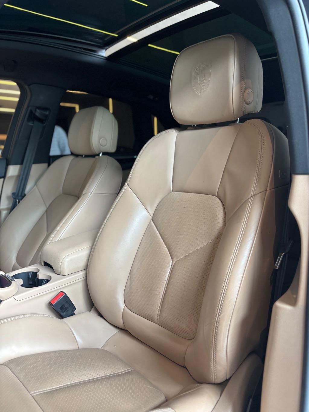 PORSCHE Macan - Foto