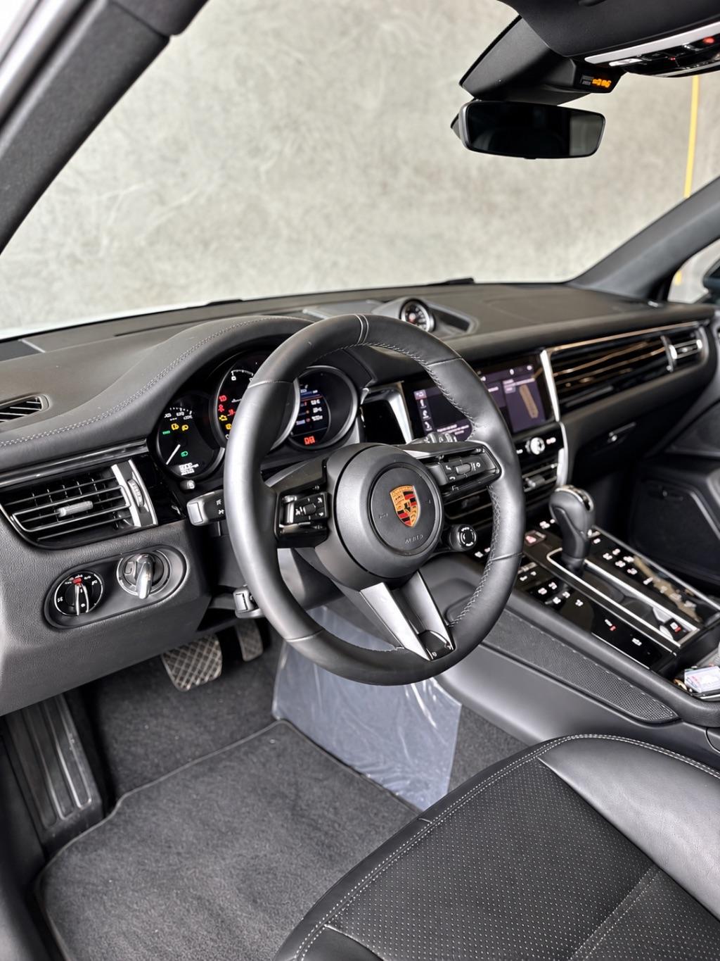 PORSCHE Macan - Foto