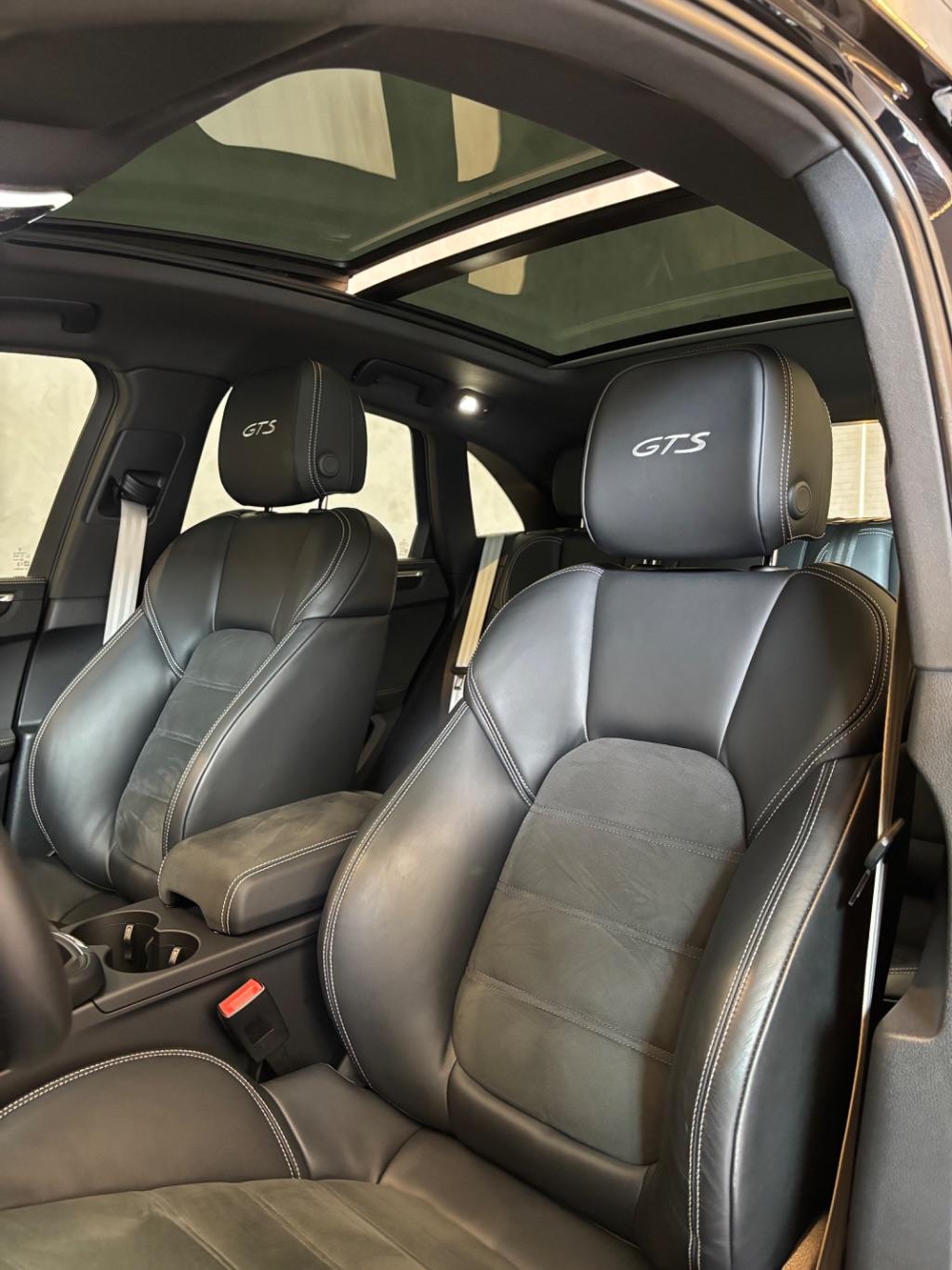 PORSCHE Macan - Foto