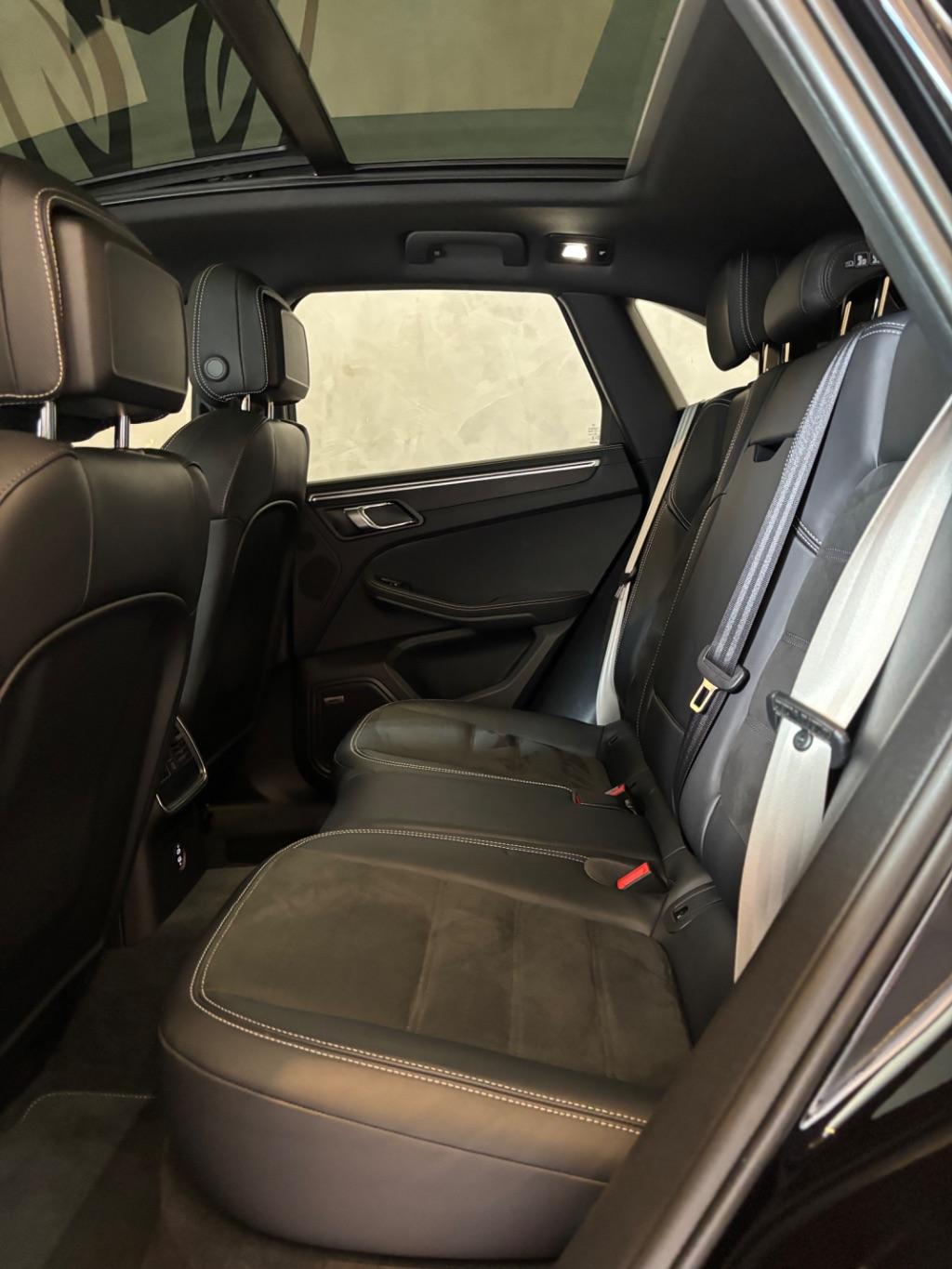 PORSCHE Macan - Foto