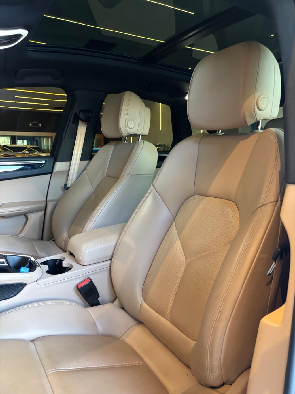 PORSCHE Macan - Foto