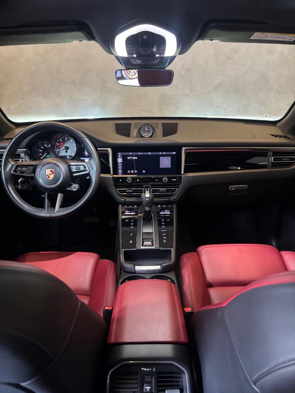 PORSCHE Macan - Foto