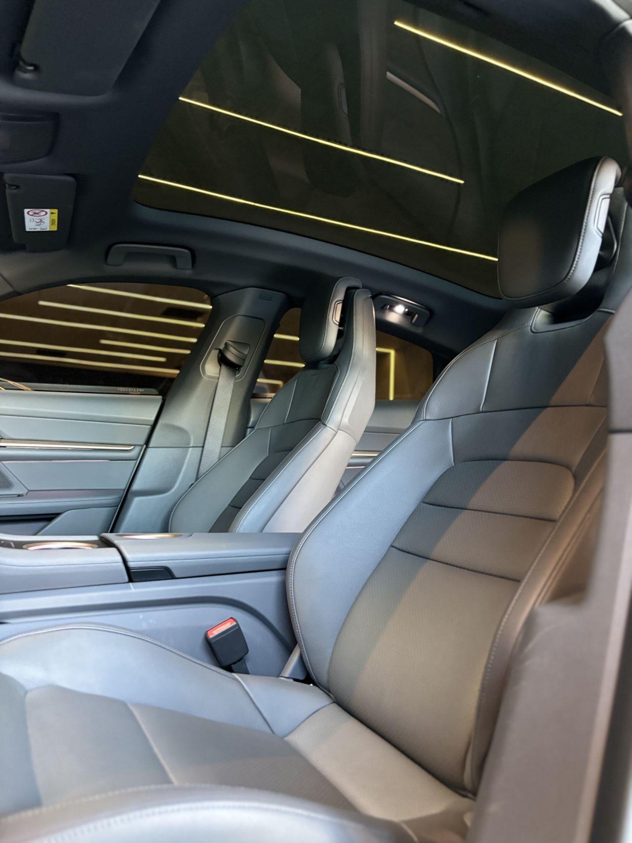 PORSCHE Taycan - Foto