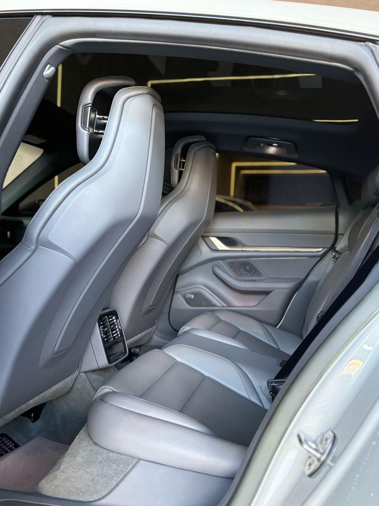 PORSCHE Taycan - Foto