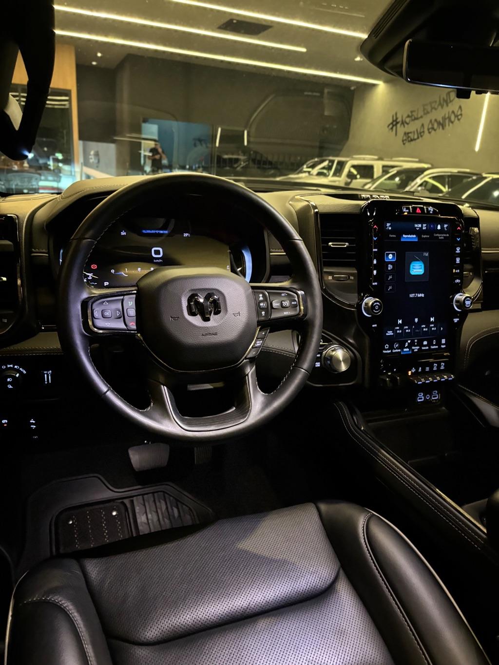 RAM 1500 - Foto