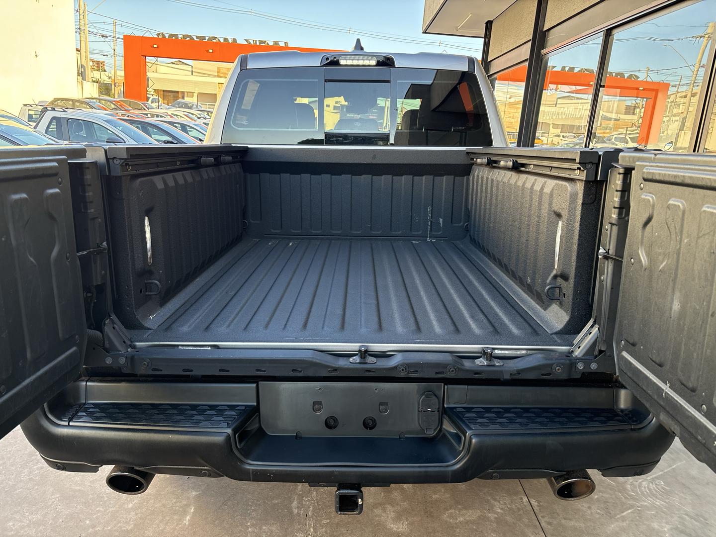 RAM 1500 - Foto