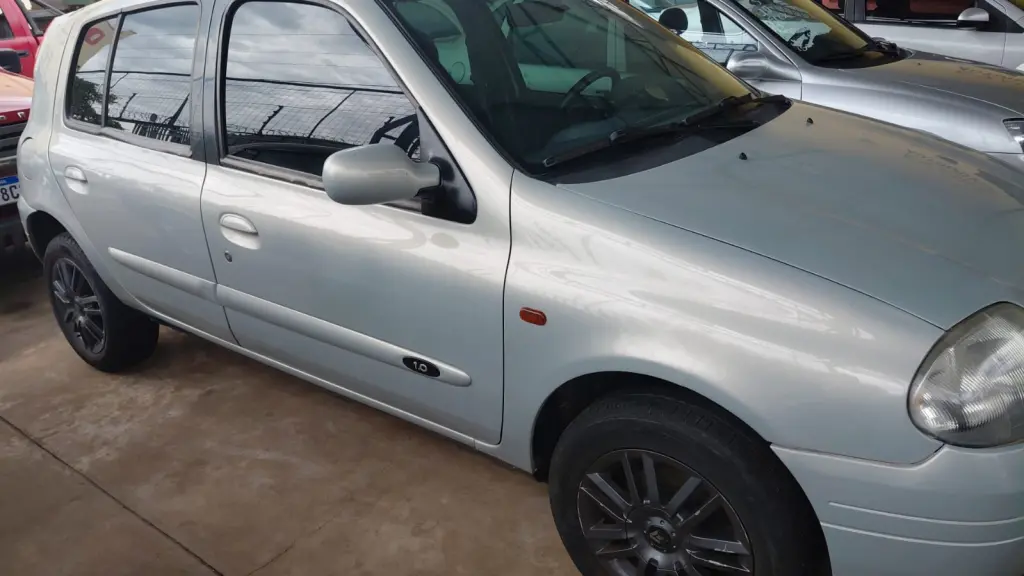 RENAULT Clio Hatch - Foto