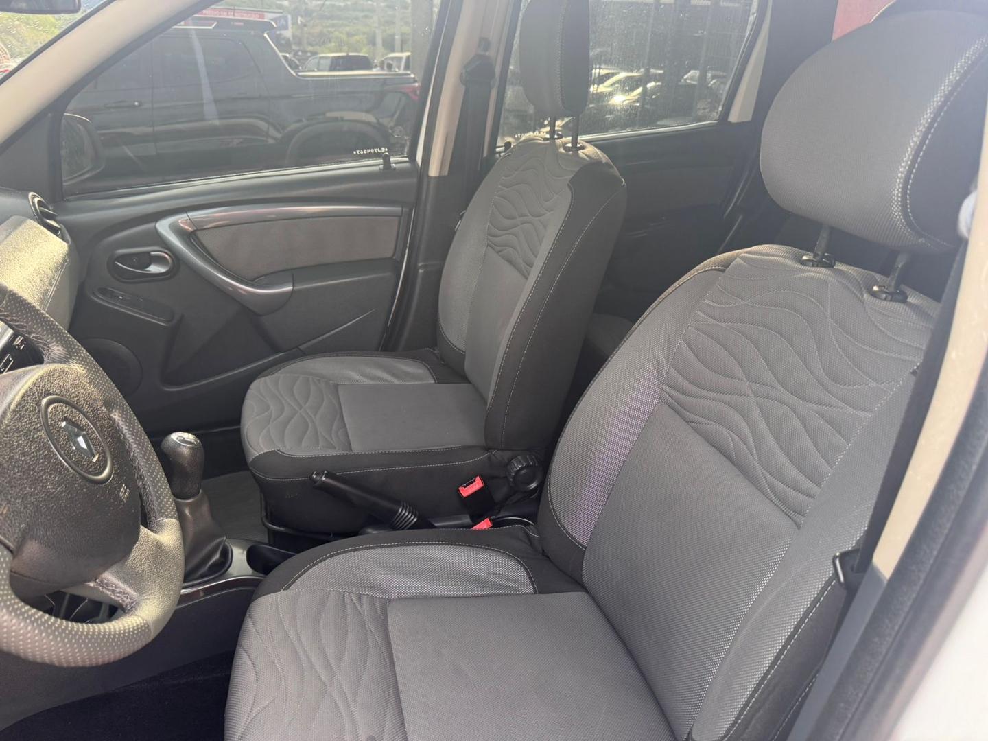 RENAULT Duster - Foto