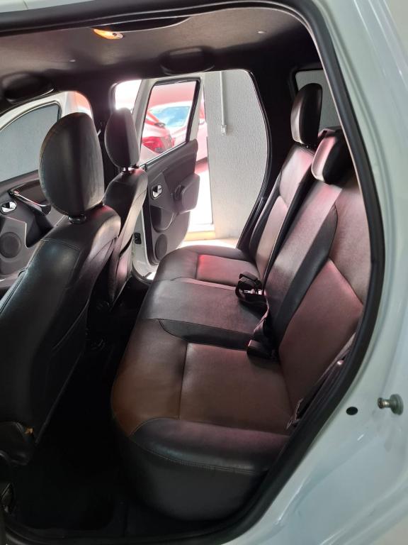 RENAULT Duster - Foto