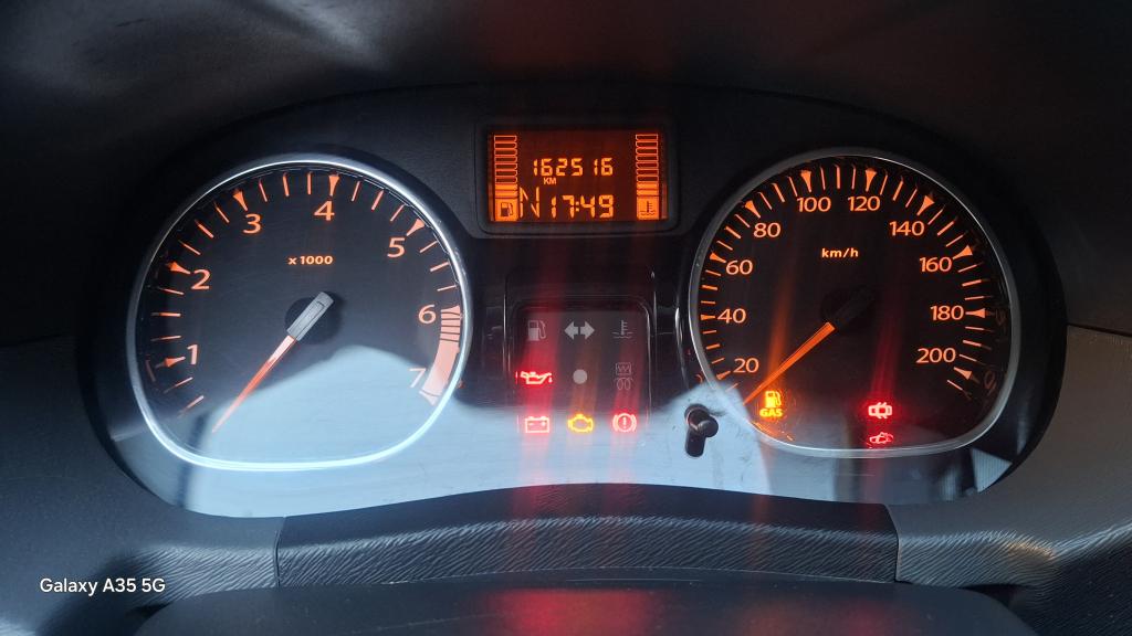 RENAULT Duster - Miniatura