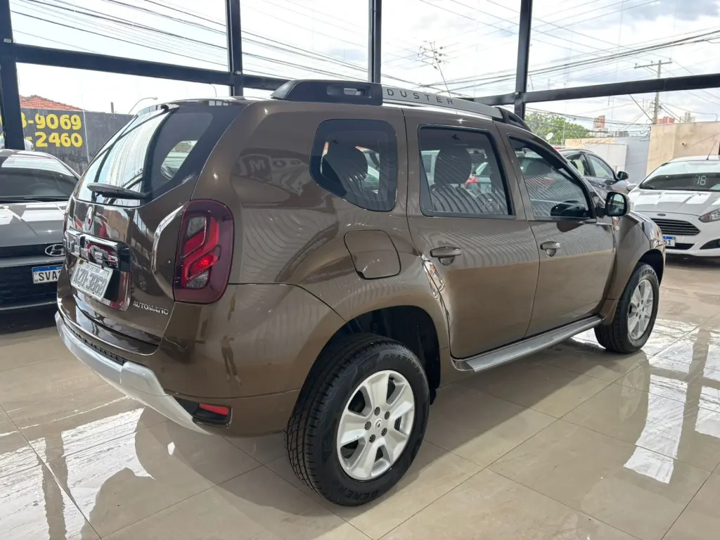 RENAULT Duster - Miniatura