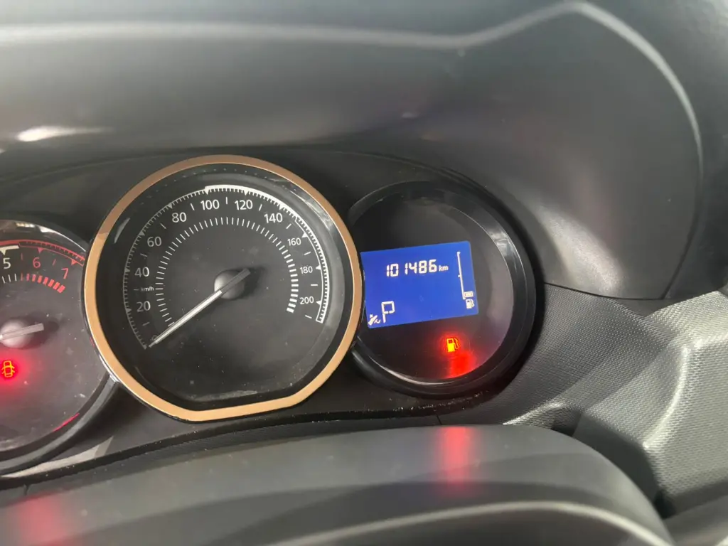 RENAULT Duster - Miniatura