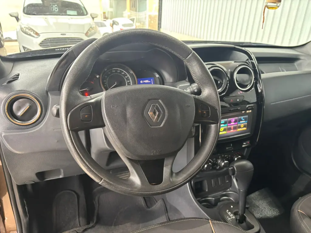 RENAULT Duster - Miniatura