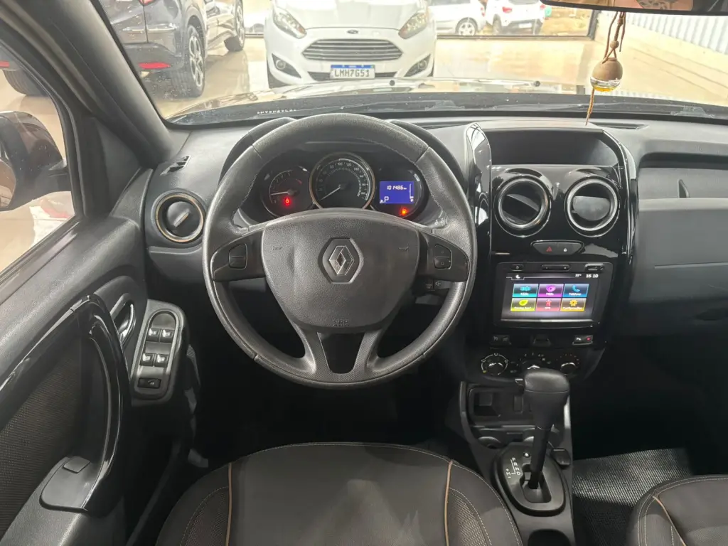 RENAULT Duster - Miniatura