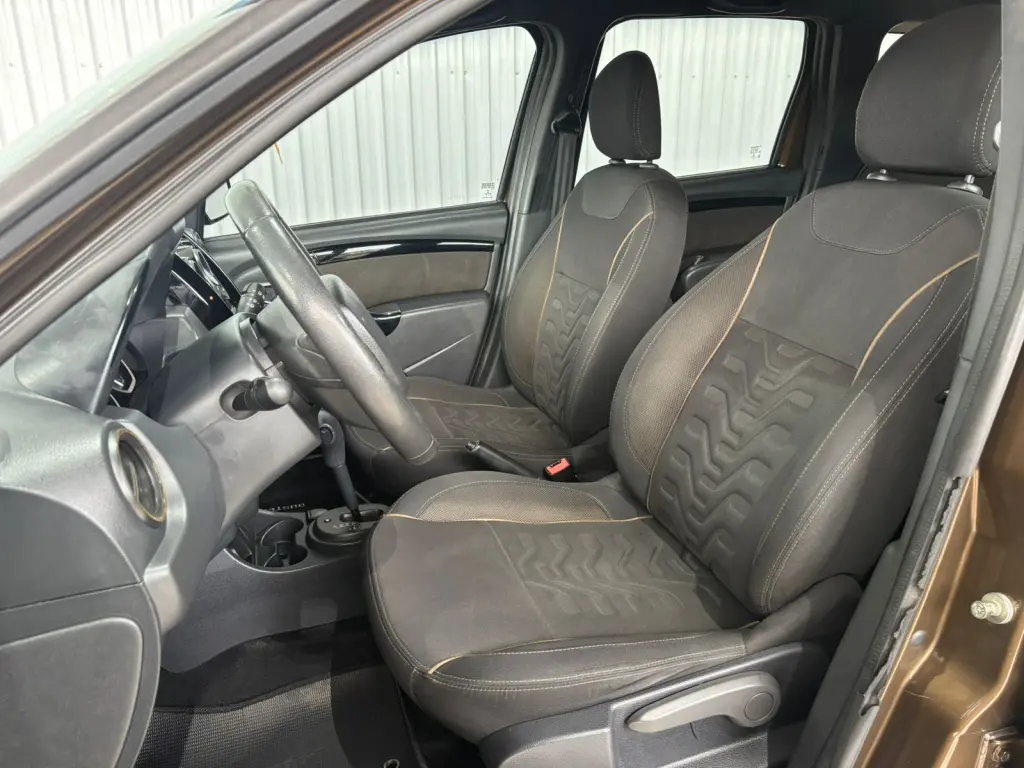 RENAULT Duster - Miniatura