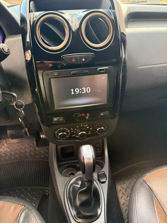 RENAULT Duster - Foto